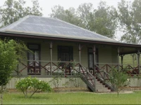 Feathers Home Stay 
