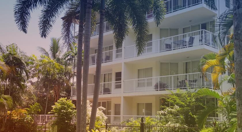 Cairns Golden Sands Beachfront Apartments 