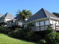 Onemana Beach Chalets 