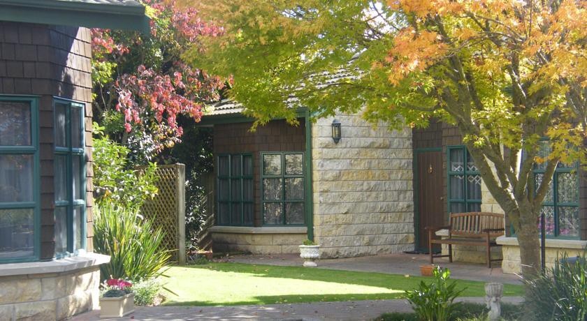 Cambridge Mews 5*