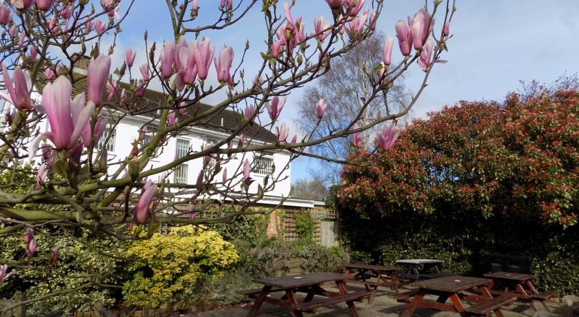 Brondesbury Apartments 3*