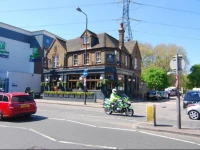 Colliers Wood Centrale 
