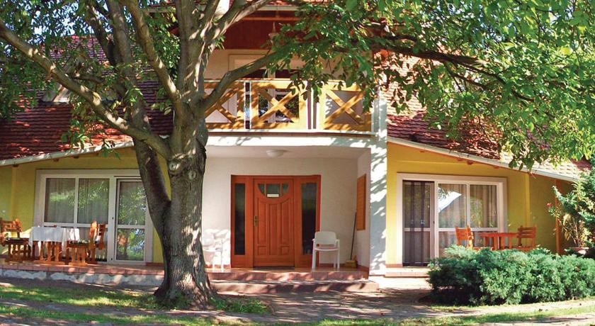 Holiday Apartment BalatonkeresztГєr 04 