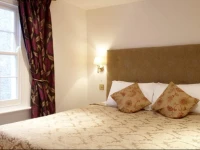 4 Bedroom Westminster Apartment 