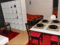 Black&Red Apartment at Synagogue 