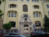 Pearl of Budapest 
