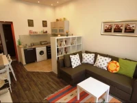 Western Trees Apartment 