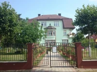 Г‰va Villa 