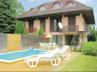 Holiday home Mikes Kelemen Utca-ZamГЎrdi 
