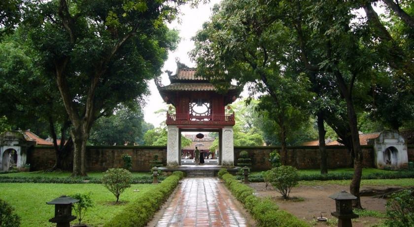 Nam San Hotel 