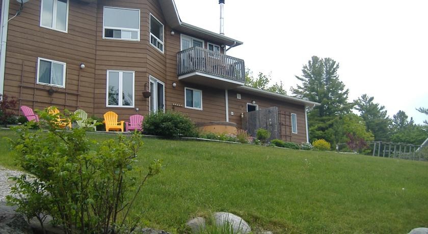 Laughing Waters Bed & Breakfast and Vacation Rental 