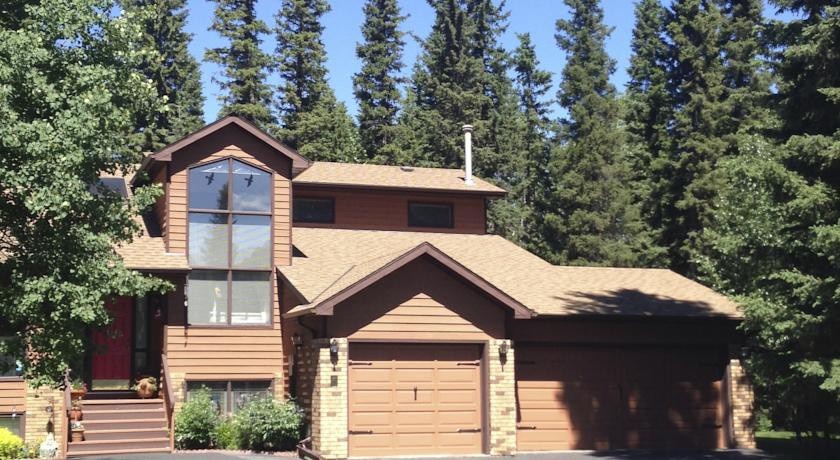 Redwood Meadows Bed and Breakfast 