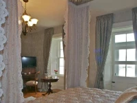 Maplehurst Manor 