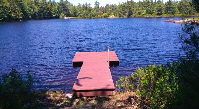 Lake side retreat 