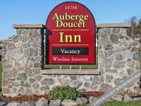 Auberge Doucet Inn 