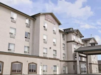 Ramada Inn & Suites Clairmont 