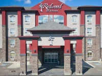 Redwood Inn & Suites 