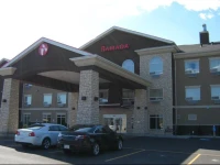 Ramada Creston 