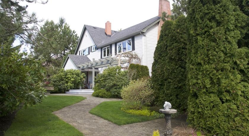 Birds of a Feather Cowichan Bed and Breakfast 