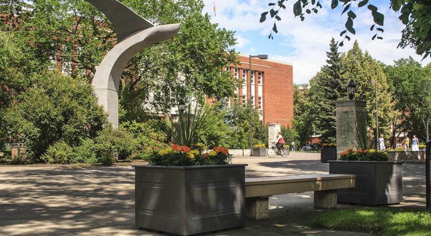 University of Alberta - Hotel 2*