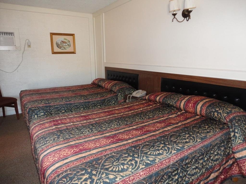Lodge Motor Inn 