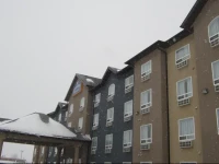 Lakeview Inn & Suites - Fort Nelson 