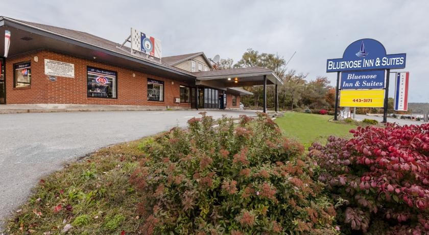 Bluenose Inn & Suites 