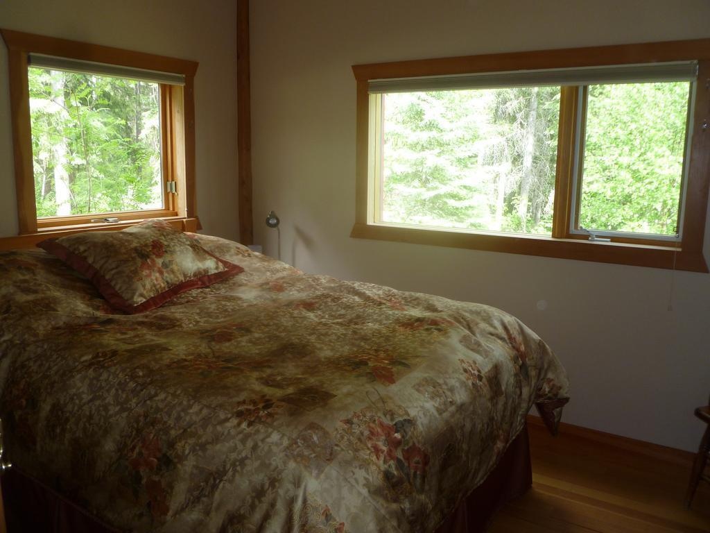 Eh Canadian Lodge 