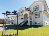 Bearspaw Inn & Suites 