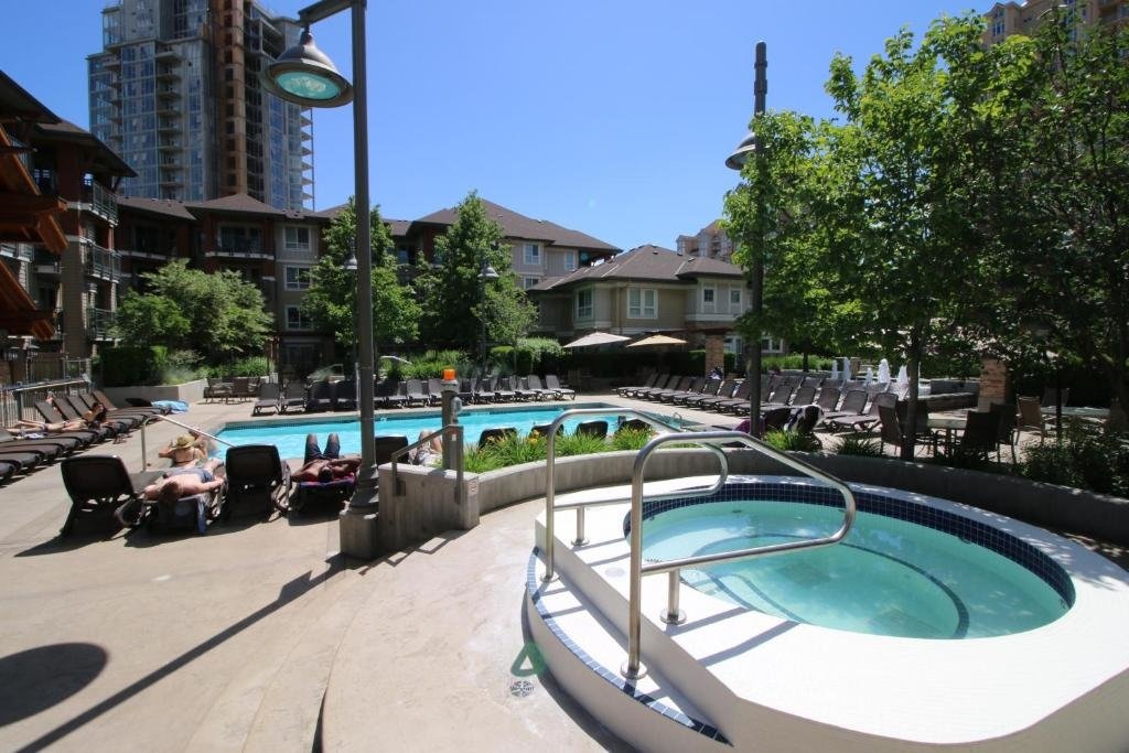 Waterscapes Resort by Discover Kelowna Resort Accommodations 
