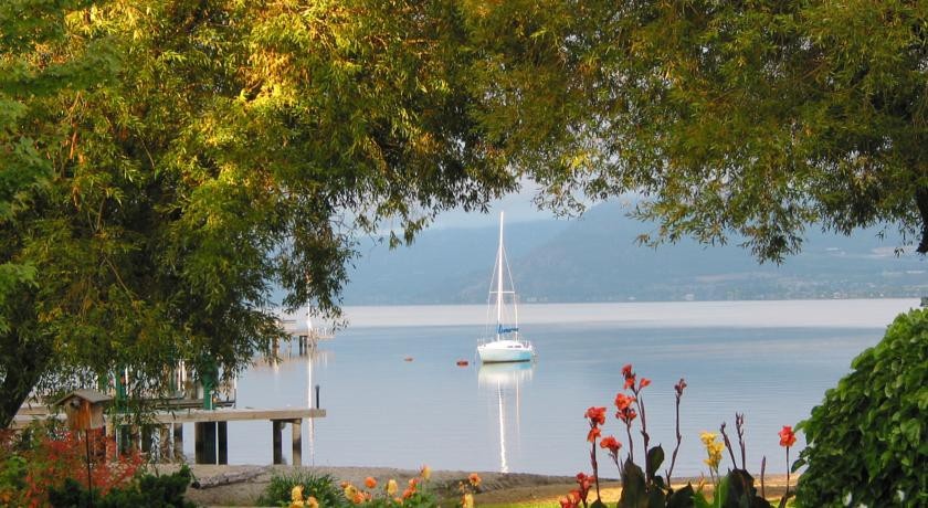 Lakeshore B&B 