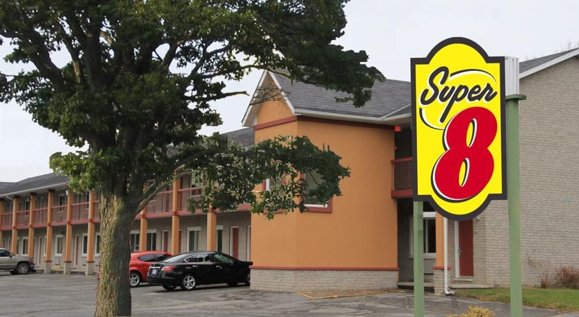 Super 8 Kingston 
