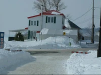 Au Bord du Fleuve / Near the River 