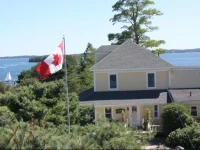 Bayview Pines Country Inn B&B 
