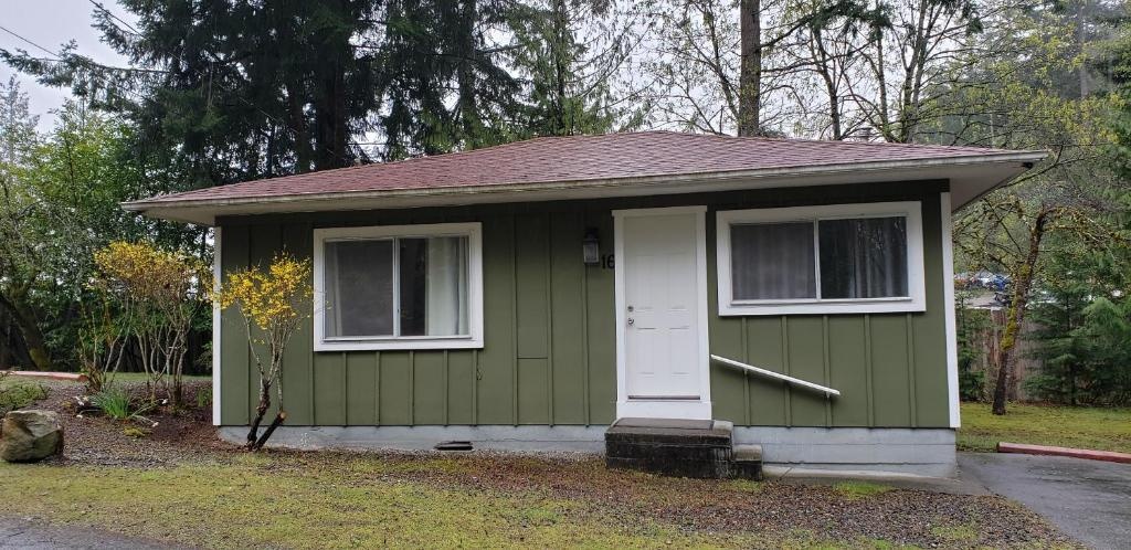 Malahat Bungalows Motel 