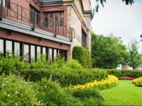 Le Chabrol Hotel & Suites 