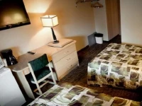 Morden Motor Inn 2*