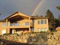 Above Naramata Bed & Breakfast 