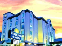 Days Inn & Suites - Niagara Falls, Centre St., By the Falls 