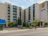 Super 8 Niagara Falls - Fallsview District Hotel 
