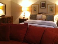 Niagara-On-The-Lake Furnished Suites 