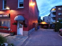 Barefoot Hostel 
