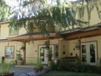Cedar Wood Lodge Bed & Breakfast Inn 