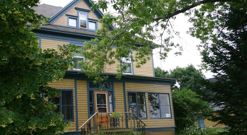 Pumpkin Inn B & B 