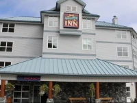 The Quarterdeck Inn & Marina Resort 