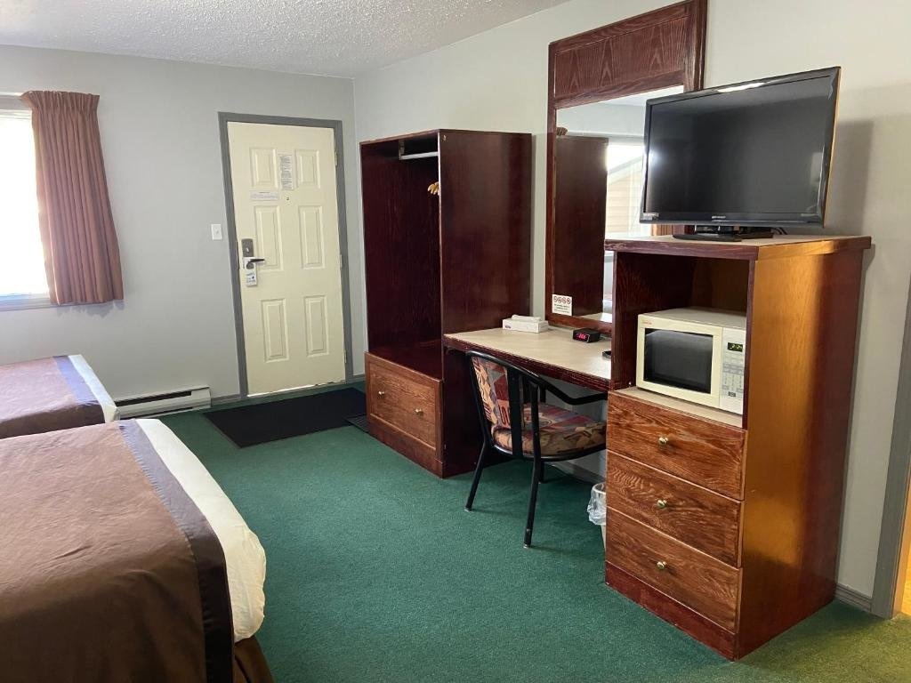 Monashee Lodge 