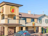 Super 8 Salmon Arm 
