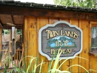 Twin Lakes Retreat Bed and Breakfast 