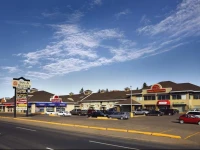 Colonial Square Inn & Suites 