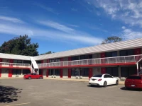 New Plaza Motel 